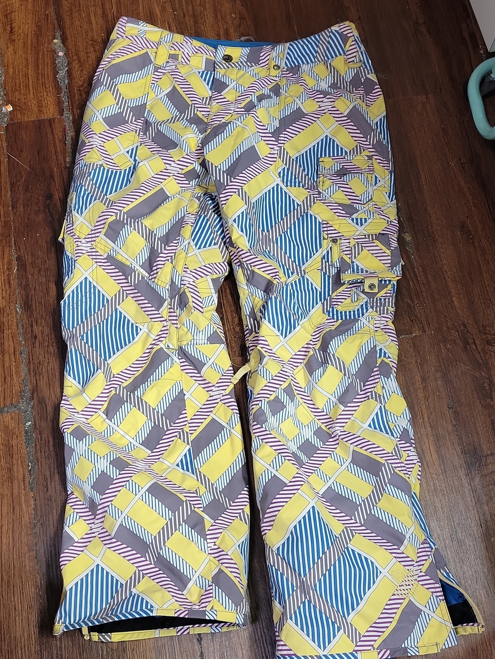 Burton Geometric Print Cargo Snow Pants - Yellow Blue Woman Medium